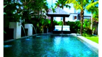 Kolam renang outdoor