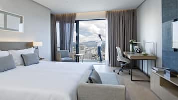 2 Bedroom Premier  | Peralatan tempat tidur premium, peti besi dalam bilik, meja