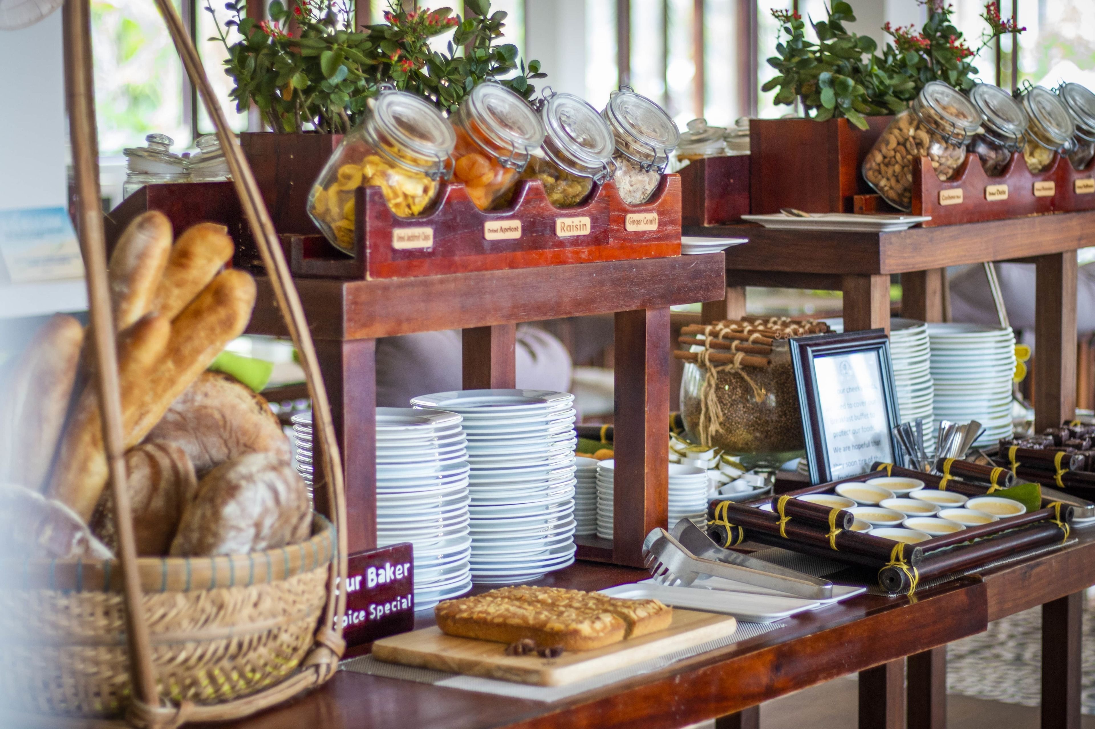 daily buffet breakfast (vnd 400000 per person)