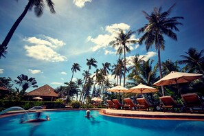 3 outdoor pools, pool umbrellas, sun loungers - Cassia Cottage Resort and Spa (Phu Quoc)