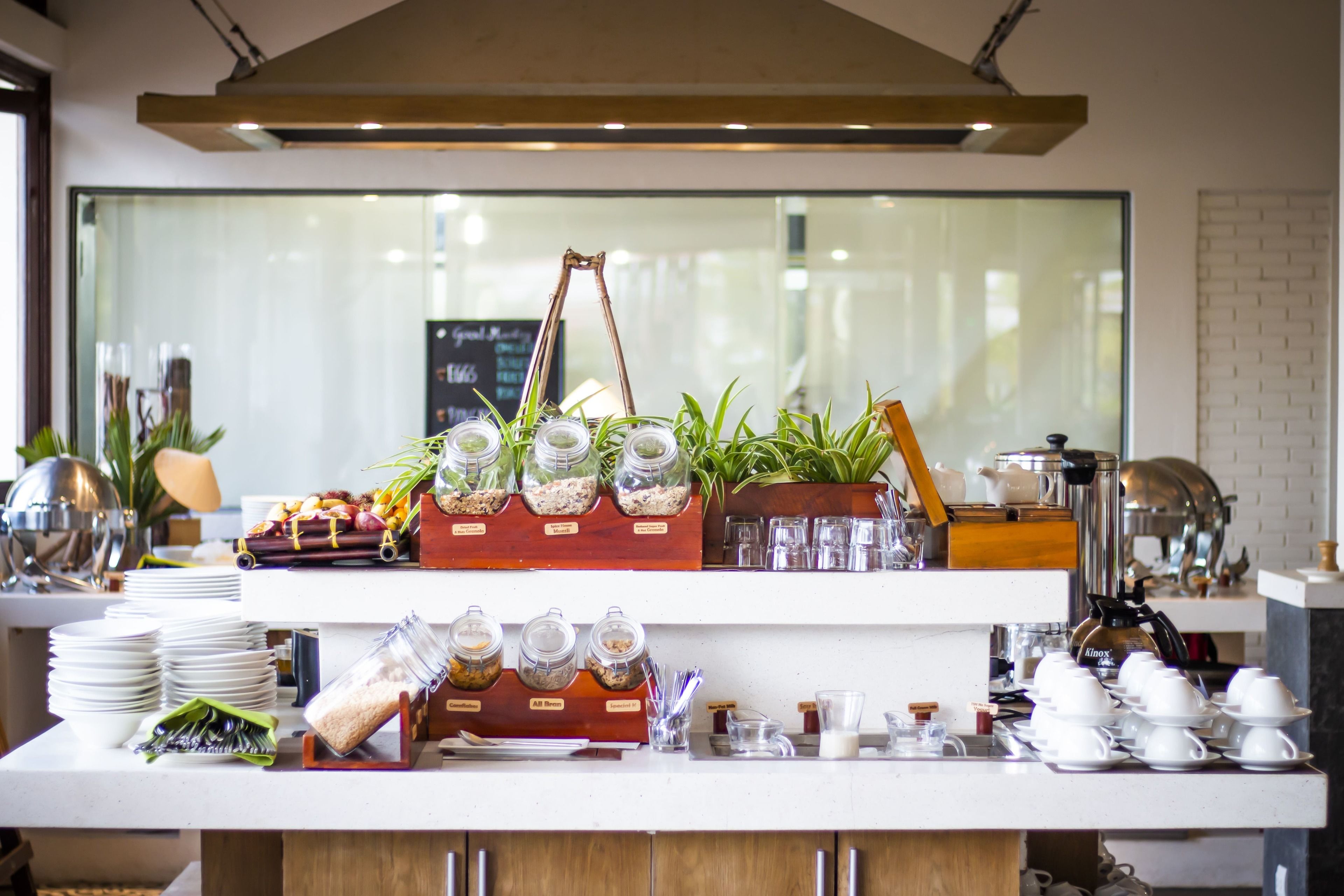 daily buffet breakfast (vnd 400000 per person)