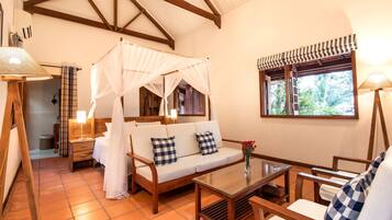 Large Sea View Room | Sengetøy av topp kvalitet, minibar, safe på rommet og skrivebord