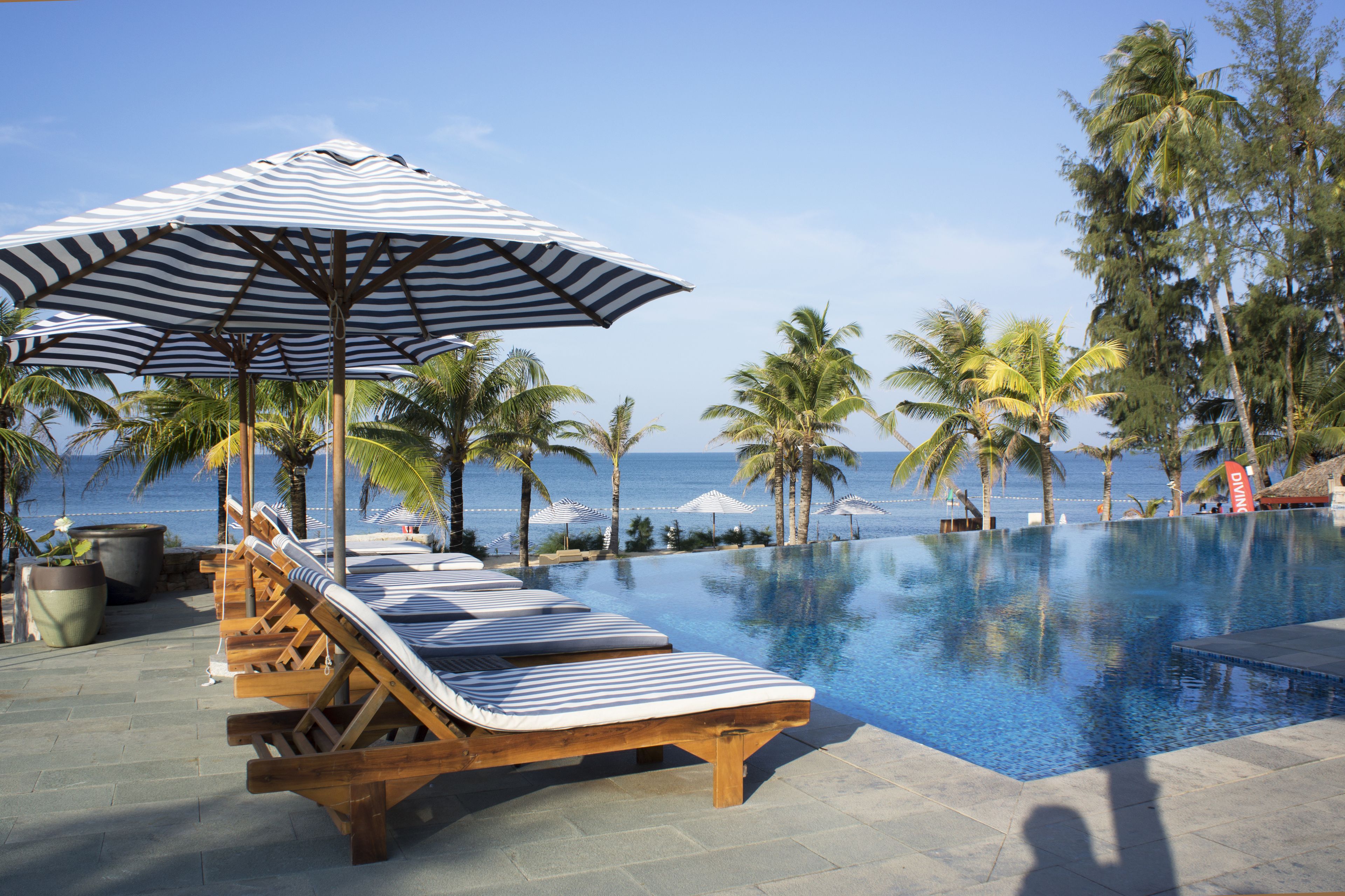 3 outdoor pools, pool umbrellas, sun loungers