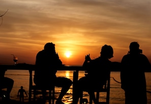 Vue sur la plage, dĂźner, souper et cinq Ă sept servis sur place
