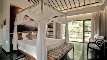 Modern Deluxe Room | Bộ đồ giường cao cấp, minibar, két bảo mật tại phòng, bàn