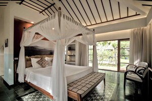 Modern Deluxe Room | Premium bedding, minibar, in-room safe, desk