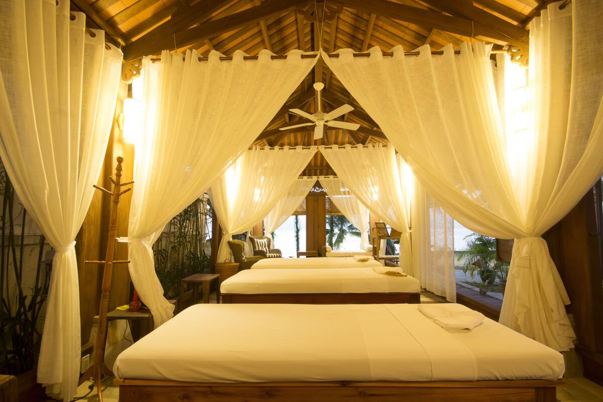 couples treatment room(s), body treatments, aromatherapy, thai massages