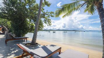 Private beach, sun-loungers, beach umbrellas, beach towels