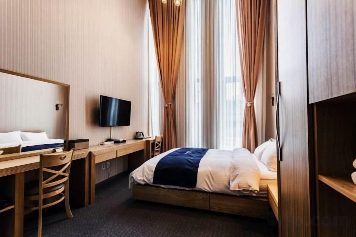 Sängtillbehör av högsta kvalitet, duntäcken och skrivbord