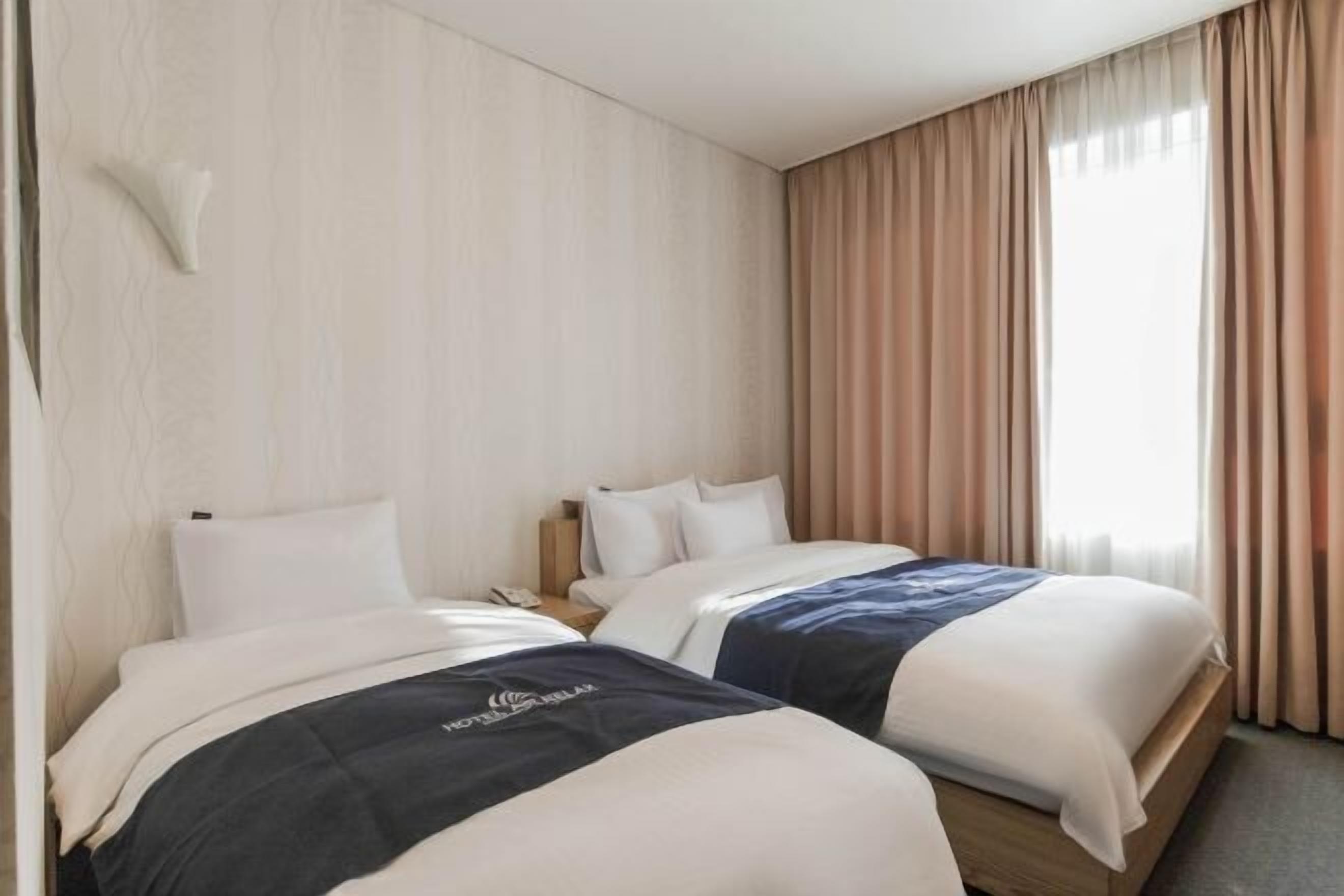 Premium bedding, down duvets, individually furnished, desk