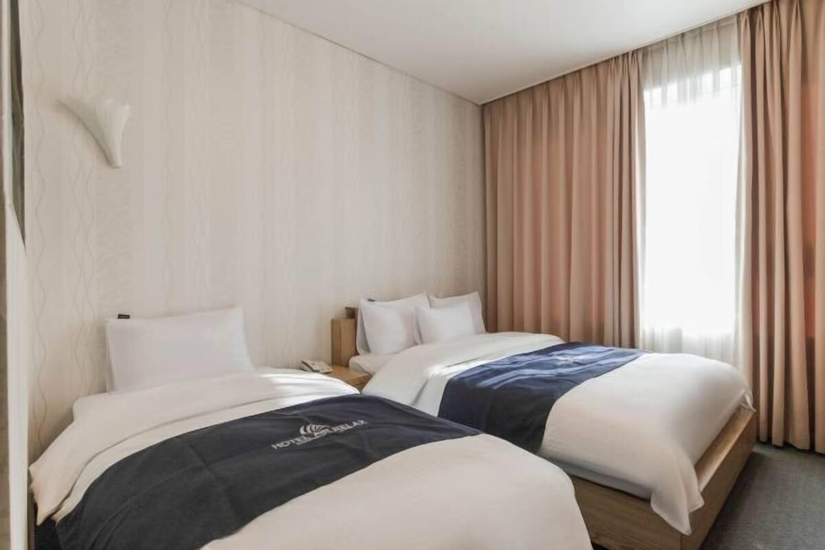 Premium bedding, down comforters, desk, blackout drapes