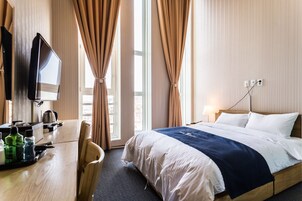 Ropa de cama de alta calidad, cubrecamas y muebles diferentes 