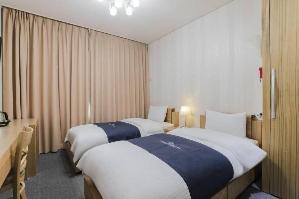 Premium bedding, down comforters, desk, blackout drapes