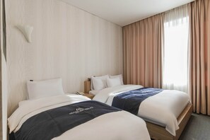 Deluxe Twin Room | Premium bedding, down comforters, individually furnished, desk - Hotel Air Relax (Incheon)