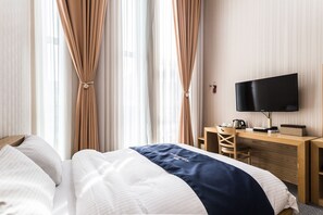 Premium bedding, down comforters, individually furnished, desk - Hotel Air Relax (Incheon)