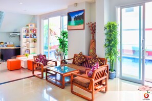Lobby sitting area - The Orange City Resort (Krabi)