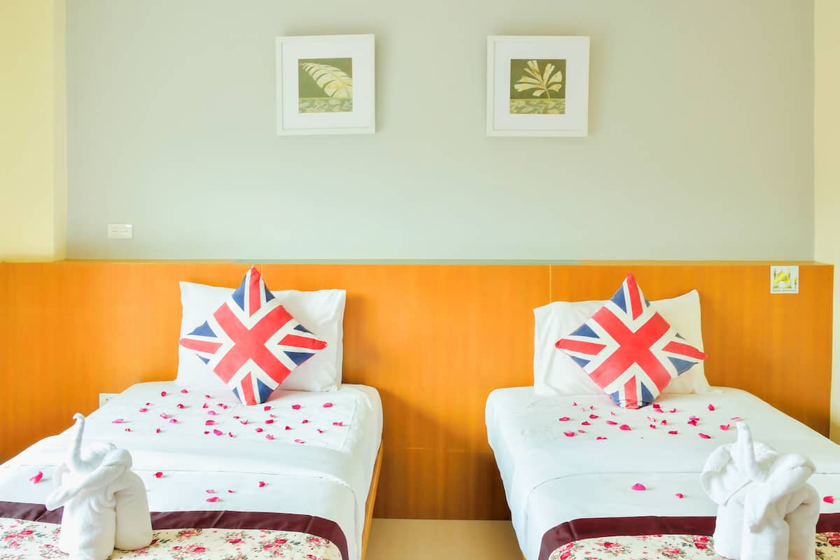 Blackout curtains, free WiFi, bed sheets