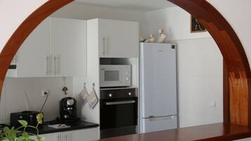 Quarto casal ou duplo conforto | Cozinha privada | Geladeira grande, micro-ondas, cooktop, chaleira elétrica