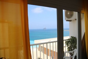 Comfort Double or Twin Room | Living area | 32-inch Smart TV with digital channels, TV, Netflix - Complexo Multiuso Copacabana (São Vicente)