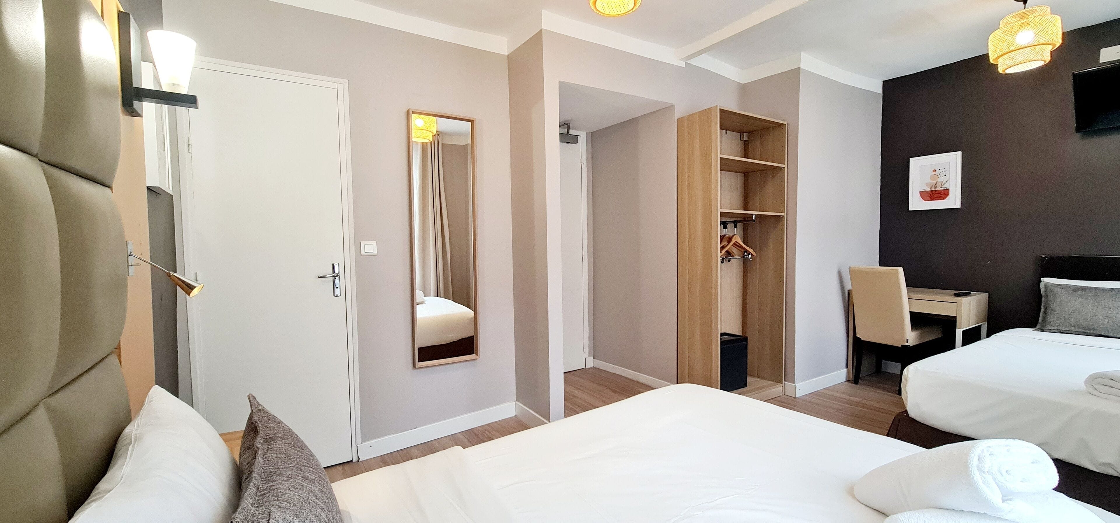 Triple Room | Desk, laptop workspace, iron/ironing board, free WiFi