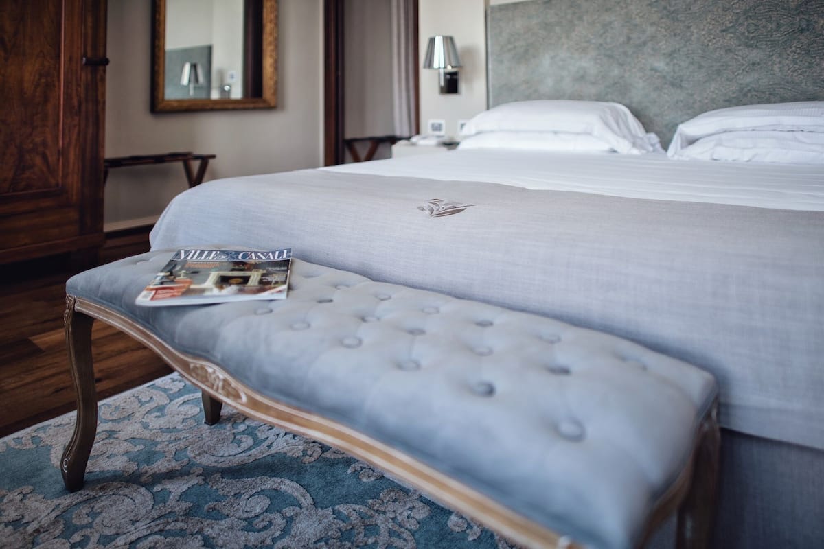 Executive kamer, balkon, bijgebouw (Spa access) | Een minibar, een kluis op de kamer, een bureau, verduisterende gordijnen