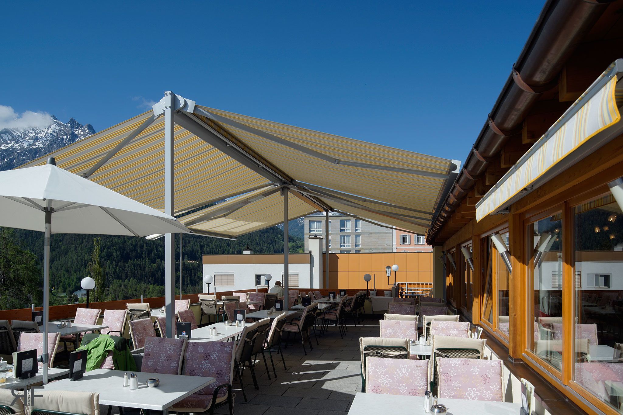 breakfast, lunch, dinner served; international cuisine, garden views