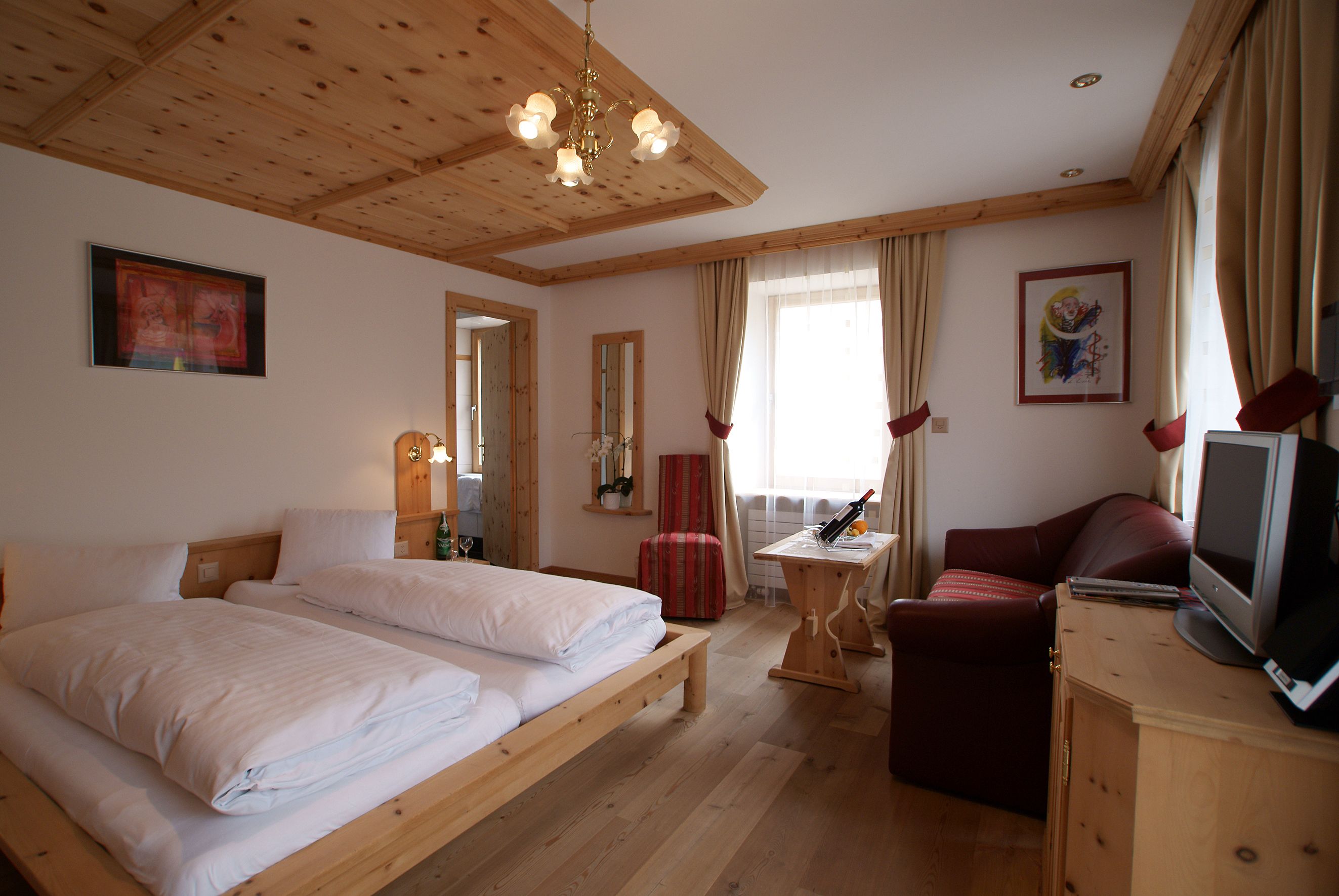 double room | hypo-allergenic bedding, in-room safe, desk, blackout curtains