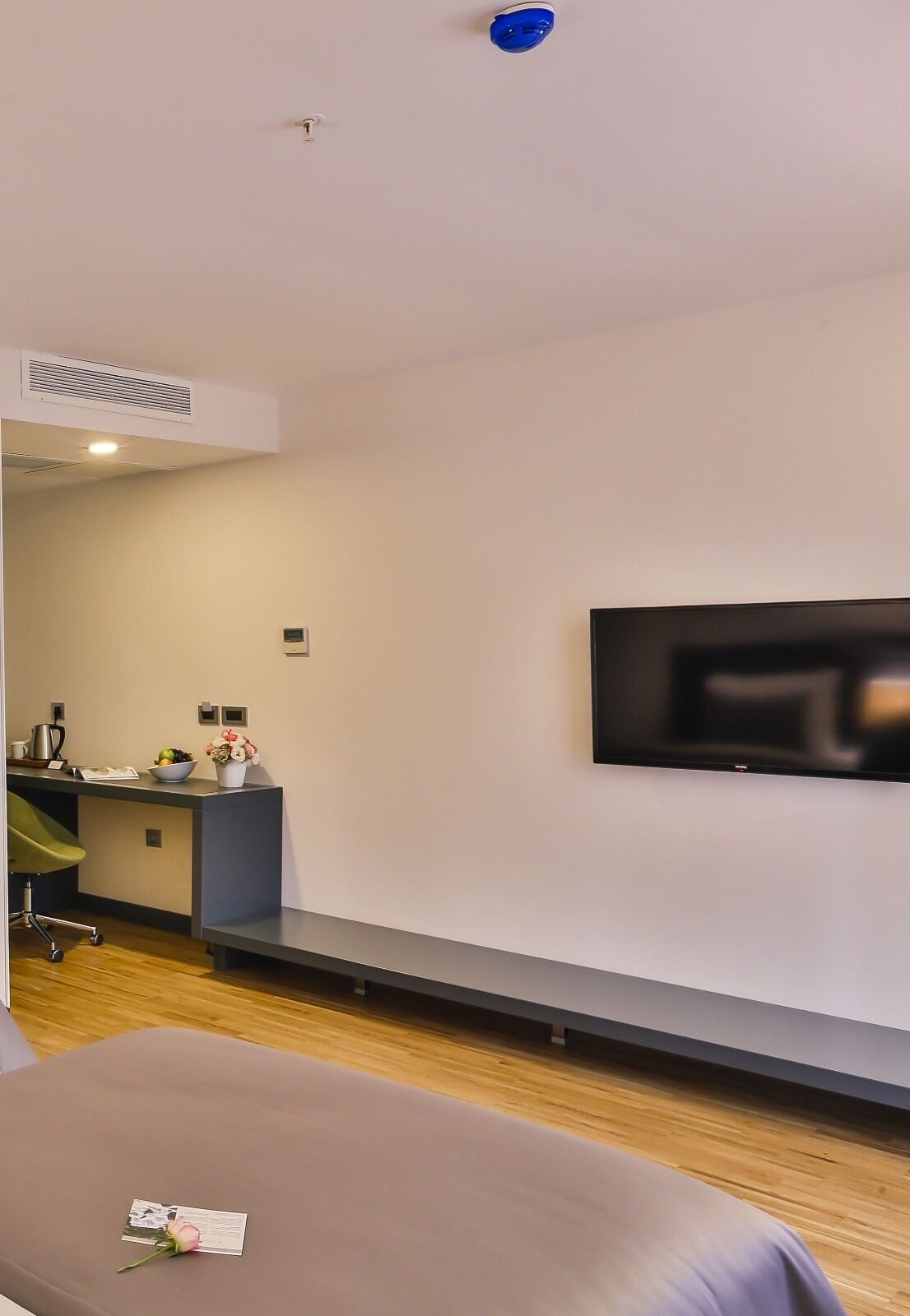 Ropa de cama de alta calidad y minibar 