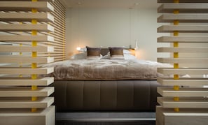 Apartamento, 1 quarto | Roupas de cama premium, cofres nos quartos, individualmente decorados