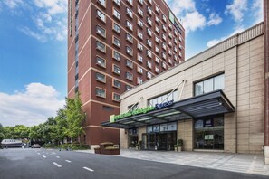 Exterior - Holiday Inn Express Shanghai New Jinqiao by IHG (Shanghai)