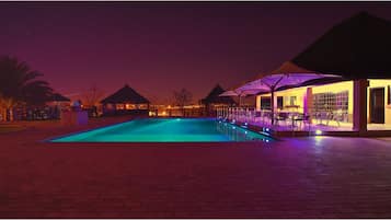 Bar en bord de piscine
