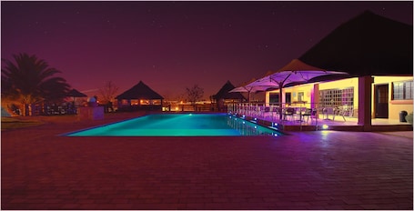 Bar junto a la piscina