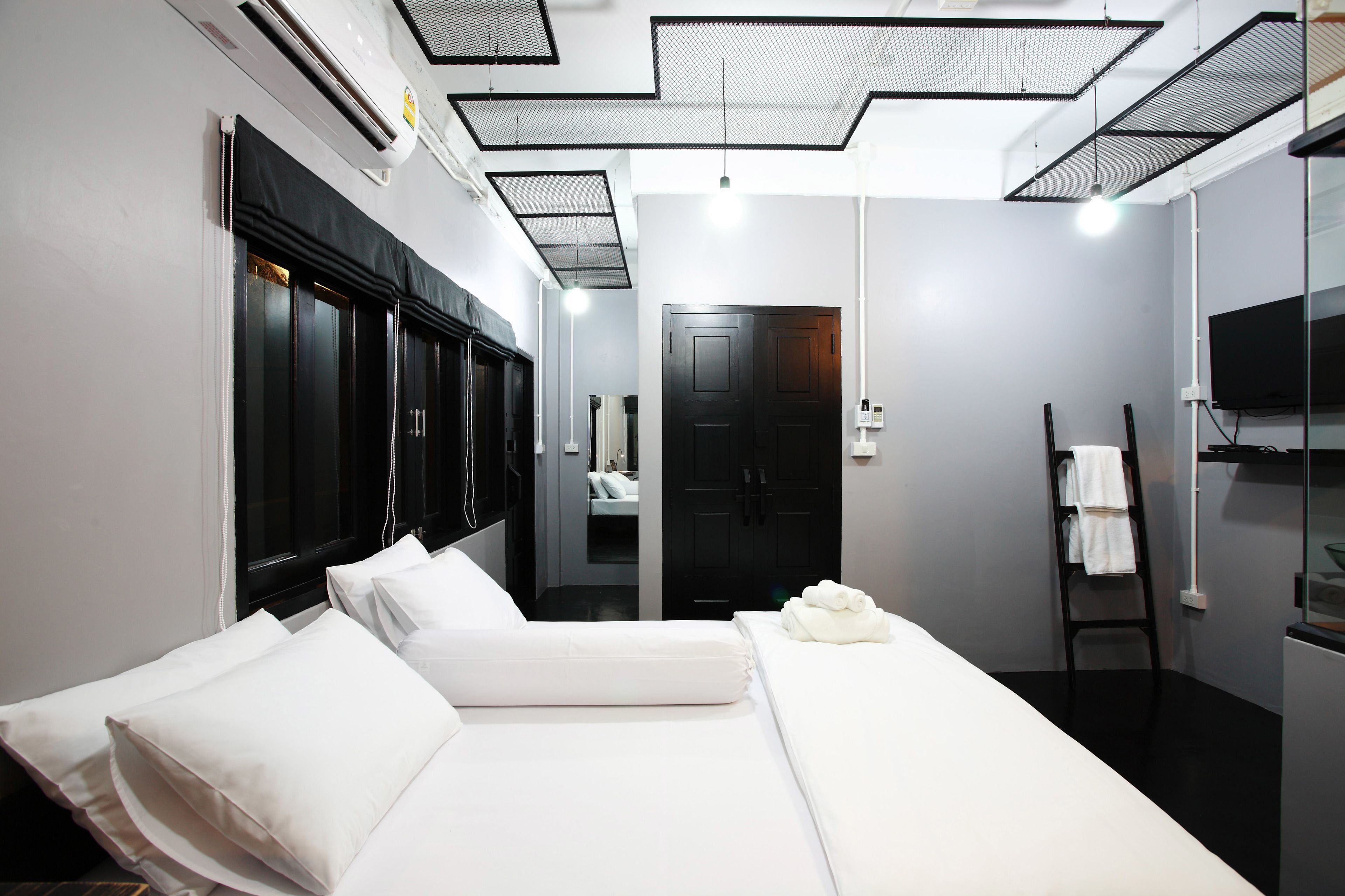 deluxe room | desk, free wifi