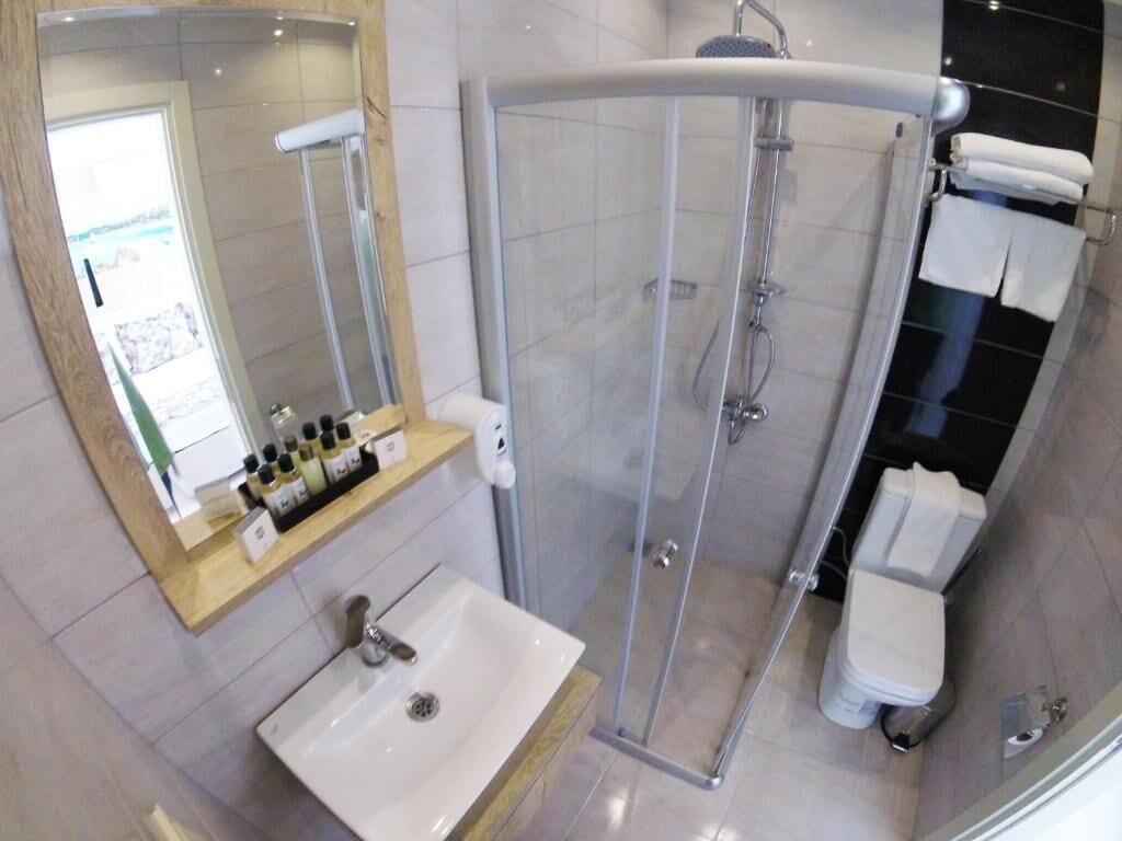 family room, sea view | bathroom | shower, hair dryer, slippers, towels