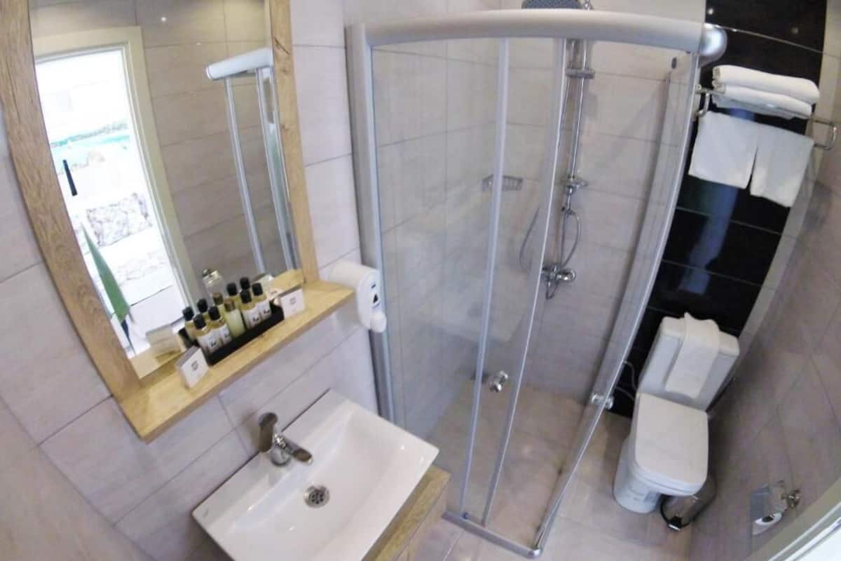 family room, sea view | bathroom | shower, hair dryer, slippers, towels
