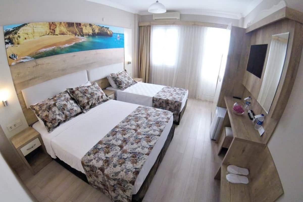 Minibar, wifi gratis y ropa de cama