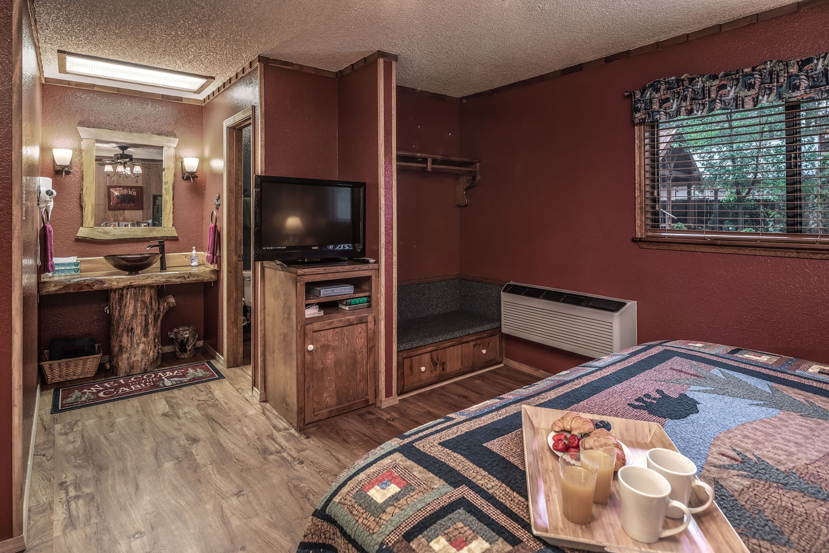 高級寢具、熨斗/熨衫板、免費 Wi-Fi、床單