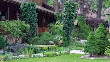 Lodge Room with Wood Fireplace - Lodge 109 | Garden
