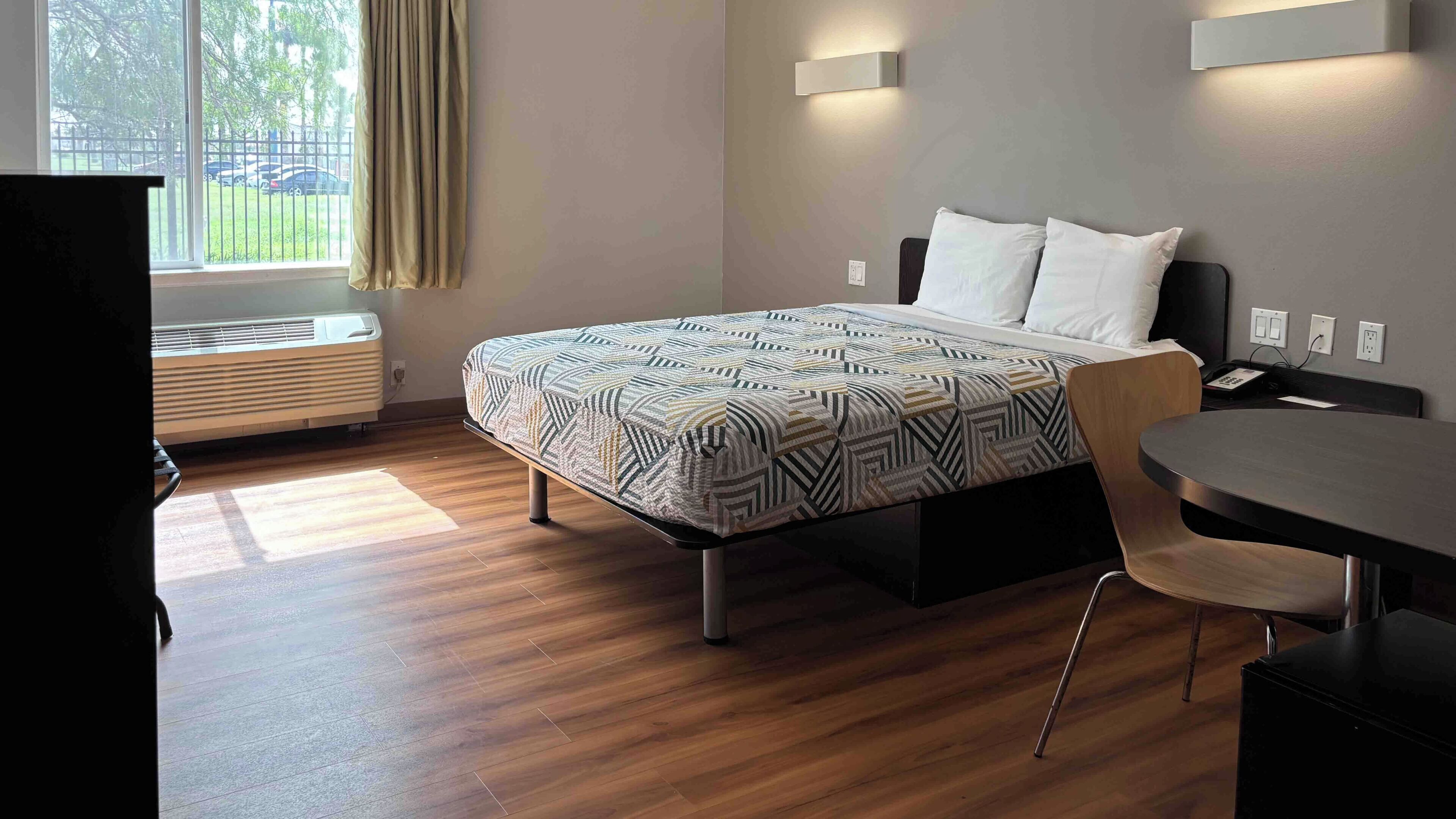 Free WiFi, bed sheets