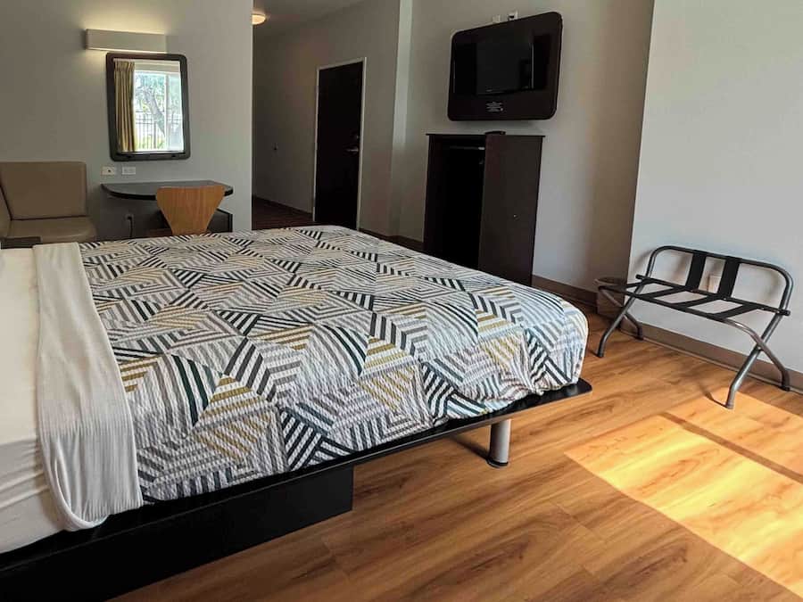 Free WiFi, bed sheets