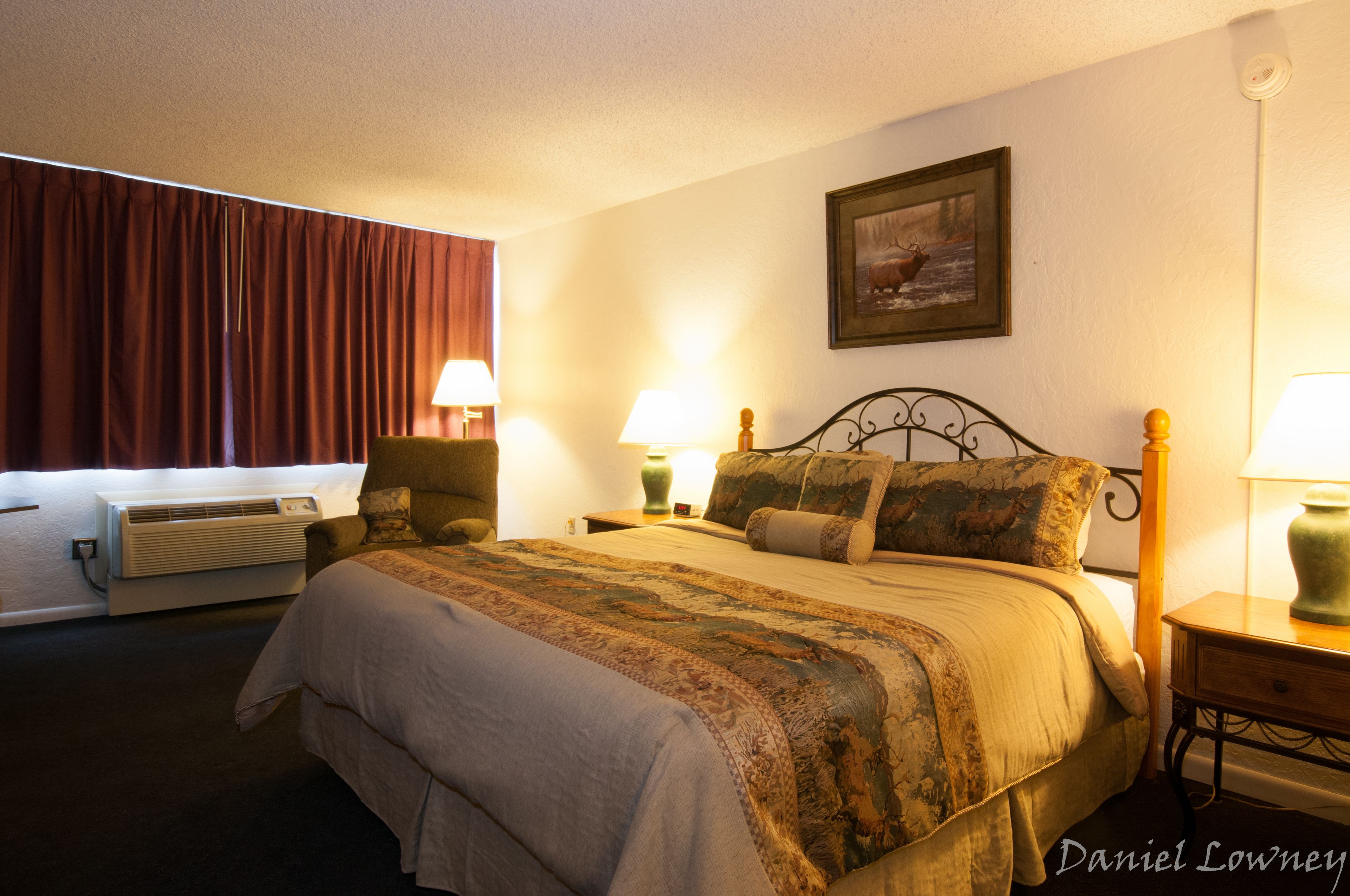 standard room, 1 queen bed | 1 bedroom, individually decorated, desk, cots/infant beds