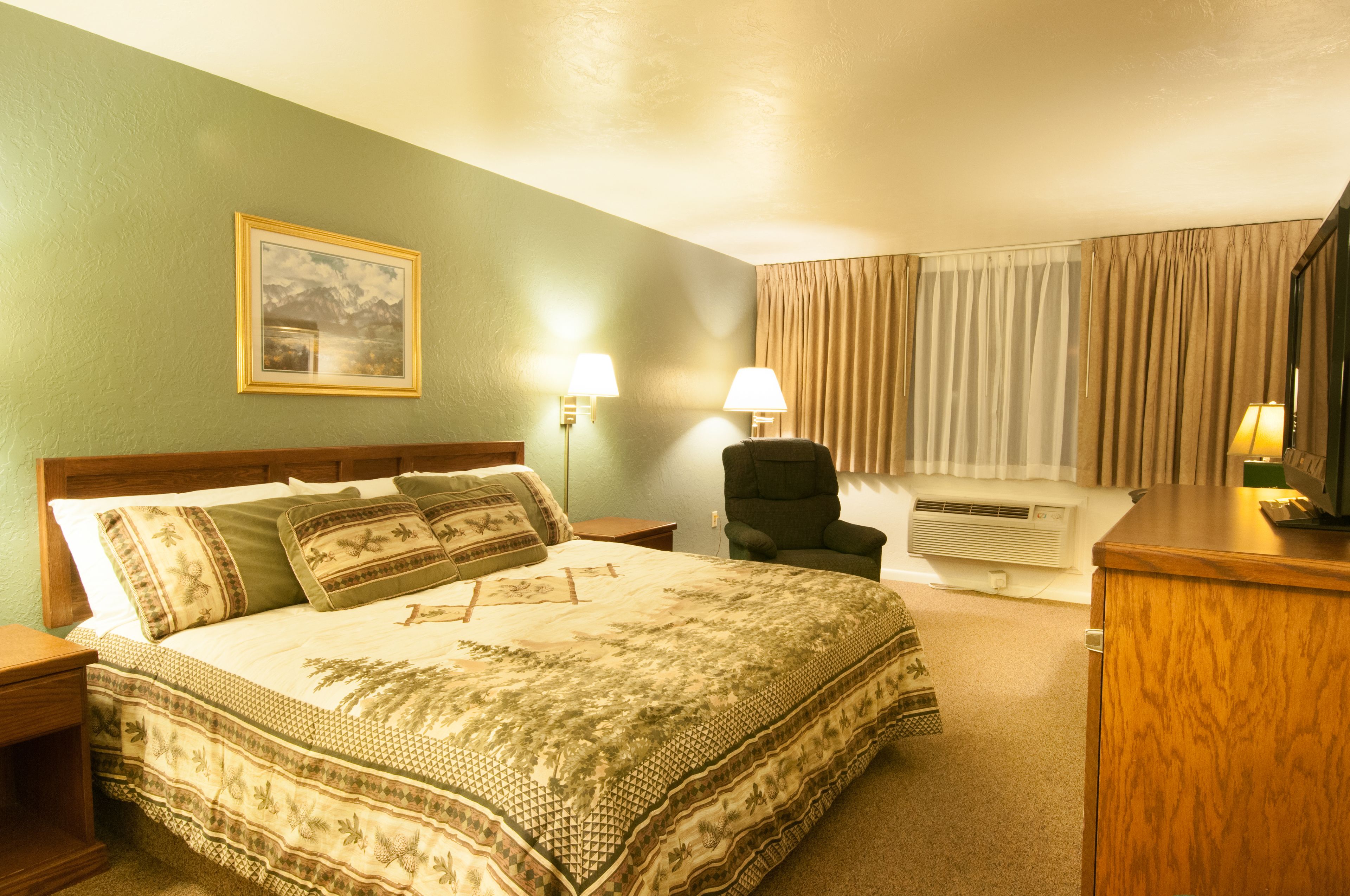 standard room, 1 queen bed | 1 bedroom, individually decorated, desk, cots/infant beds