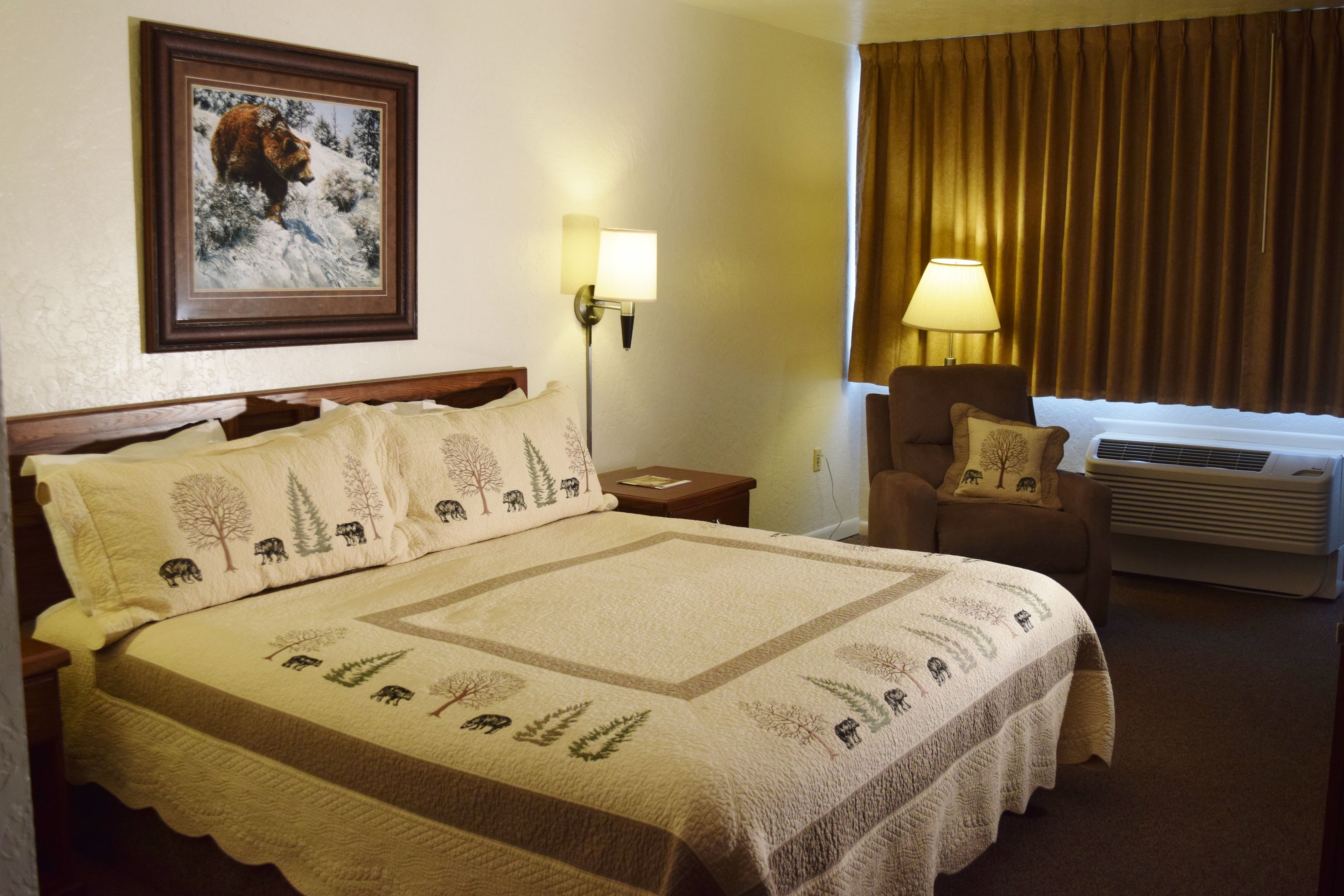 standard room, 1 queen bed | 1 bedroom, individually decorated, desk, cots/infant beds