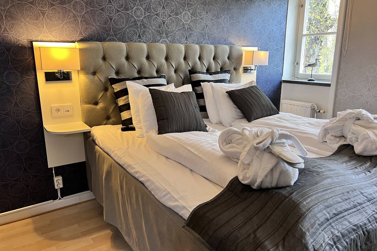 superior room | in-room safe, cots/infant beds, rollaway beds, free wifi