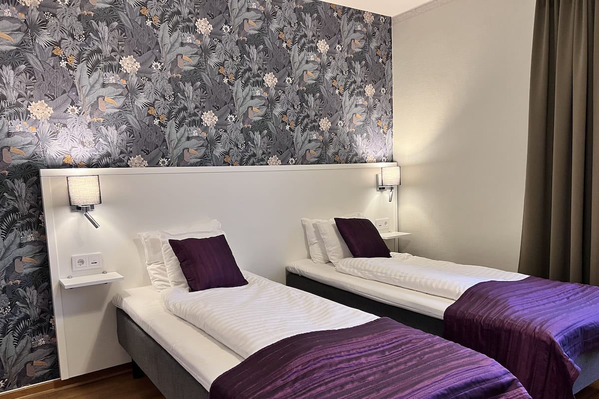 Twin Room | Bathroom