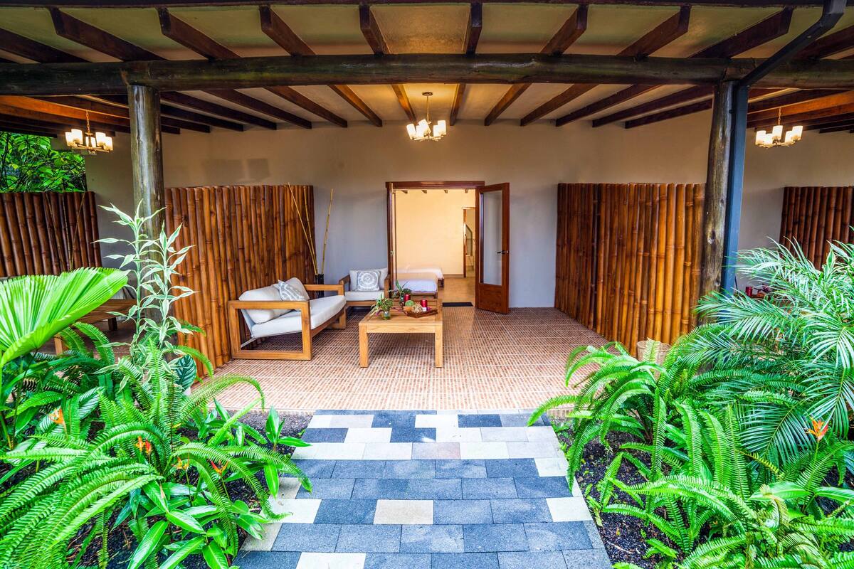 Suite, 1 Queen Bed, Hot Tub | Down comforters, WiFi (free), individually decorated, bed sheets