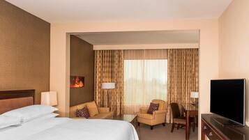 Pillowtop beds, in-room safe, desk, blackout drapes