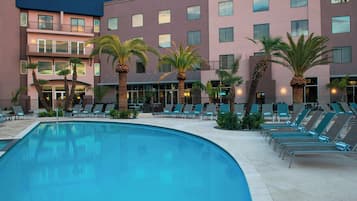 2 albercas al aire libre y camas balinesas (con cargo)