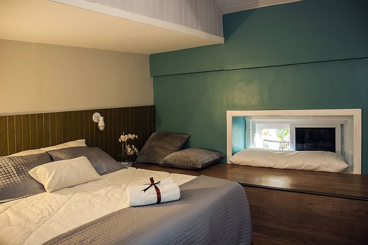 Triple Room | Desk, iron/ironing board, cots/infant beds, free WiFi