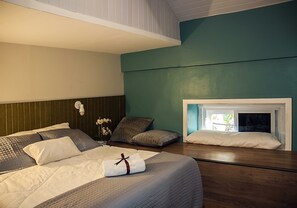 Habitación triple | Escritorio, tabla de planchar con plancha, cunas y wifi gratis